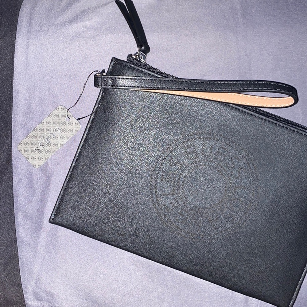 Guess pouch